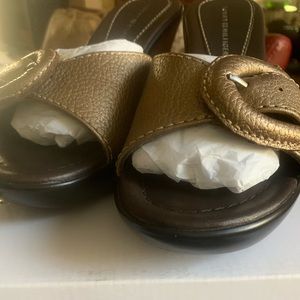 Tommy Hilfiger EUC bronze leather wedges